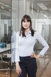 Germany, Munich, Businesswoman in office - RBYF000589