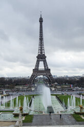 Frankreich, Paris, Blick auf den Eiffelturm - ODF000768