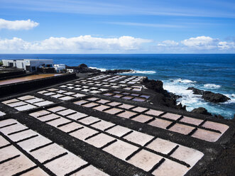 Spanien, Kanarische Inseln, La Palma, Südküste, Punta de Fuencaliente, Saline Teneguia - AMF002412