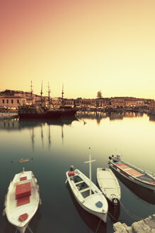 Griechenland, Kreta, Rethymno, Boote im Hafen - MEM000252