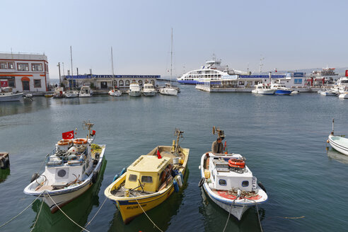 Türkei, Marmara-Region, Ostthrakien, Dardanellen, Gallipoli, Fischereihafen Gelibolu - SIEF005461