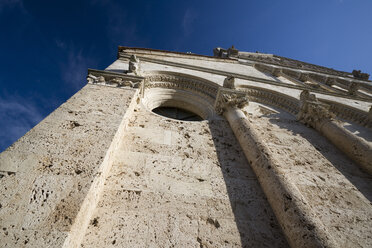 Italien, Toskana, Massa Marittima, Massa Marittima Kathedrale, Fassade, Extremer Tiefblick - MYF000424