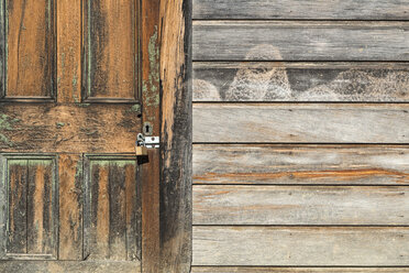 New Zealand, Nelson, door of an old wooden shed - SHF001430