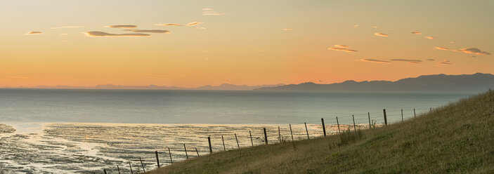 New Zealand, Golden Bay, Puponga, dusk in Golden Bay - SHF001483