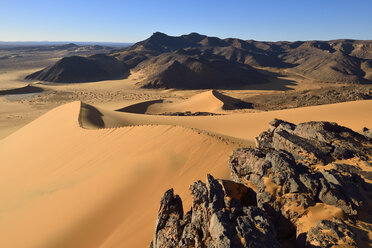 Africa, Algeria, Sahara, Tassili N'Ajjer National Park, Tadrart, Western escarpment of Tadrart plateau - ES001232