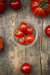 Different tomatoes, Oxheart tomatoes, Cherry tomatoes and Bunch tomatoes - LVF001465