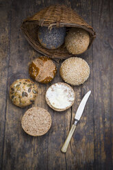 Different whole meal bread rolls, bread basket, knife and butter - LV001464