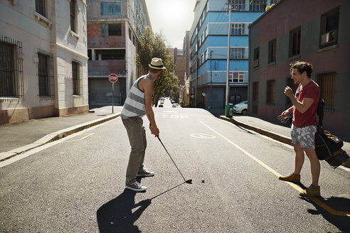 Two friends playing urban golf in the city - VVF000138