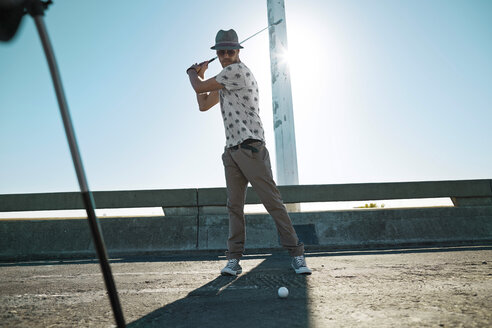 Man playing urban golf on street - VVF000150