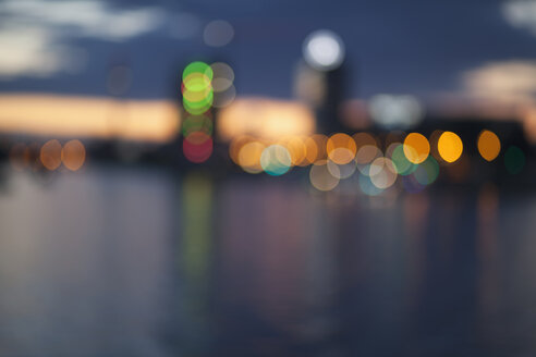 Germany, Berlin, Spree river in the evening, Blurred - ZMF000312