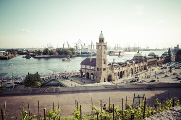 Deutschland, Hamburg, St. Pauli Landungsbrücken - KRPF000598