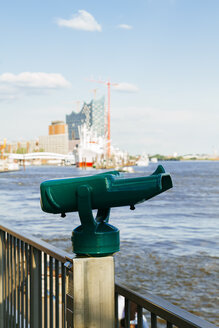 Deutschland, Hamburg, Blick auf den Hafen - KRPF000601