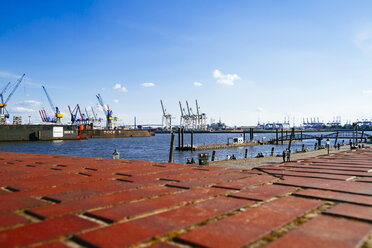 Deutschland, Hamburg, Kräne am Containerterminal Tollerort - KRPF000626