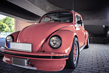 Old VW beetle parking at underpass - VTF000329