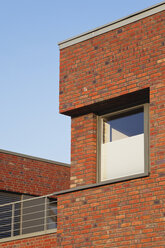 Germany, Cologne Widdersdorf, clinker facade of residential house - GWF003551