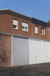 Germany, Cologne Widdersdorf, garages of town hoses - GWF003585