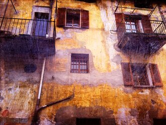 Verwitterte Hausfassade, Chiesa in Valmalenco, Lombardei Italien - DWIF000085