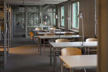 Empty reading room in a university library - WESTF019536