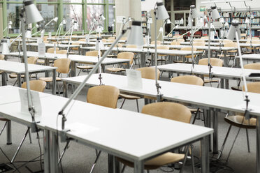 Empty reading room in a university library - WESTF019537