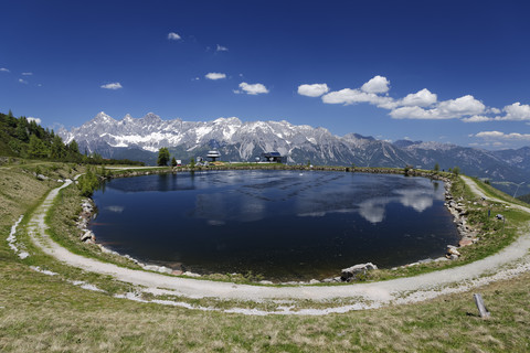 Österreich, Steiermark, Bezirk Liezen, Reiteralmsee, Blick zum Dachstein, lizenzfreies Stockfoto