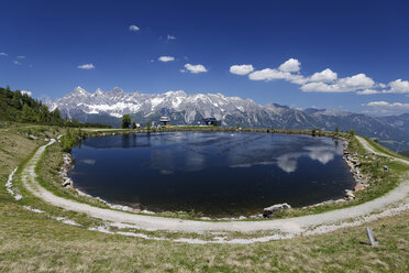 Österreich, Steiermark, Bezirk Liezen, Reiteralmsee, Blick zum Dachstein - GF000515