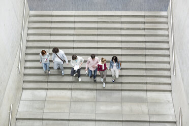 Group of students walking on stairs - WESTF019700
