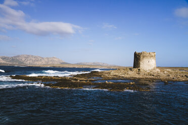 Italien, Sardinien, Stintino, La Pelosa, Strand, Turm auf Pelosa - MBEF001045