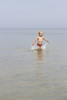 Germany, Schleswig-Holstein, Kiel, little girl bathing in the Baltic Sea - JFEF000424