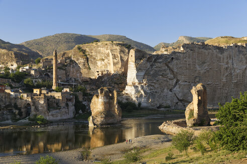 Türkei, Anatolien, Hasankeyf, Minarett der El Rizk Moschee - SIE005503