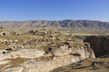 Turkey, Anatolia, Hasankeyf, ruins on fortress hill Kale - SIEF005506