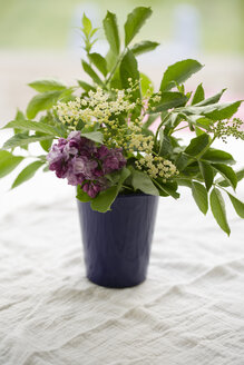 Vase mit Holunderblüten und Flieder - MYF000461