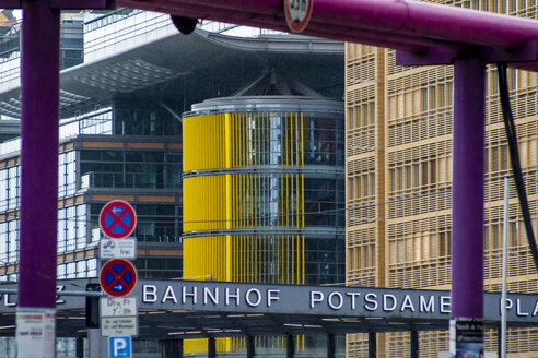Deutschland, Berlin, Blick auf Fassaden am Potsdamer Platz - BIGF000009
