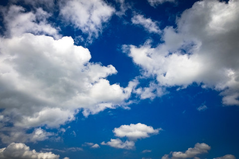 Wolken am Himmel, Bayern, Deutschland, lizenzfreies Stockfoto