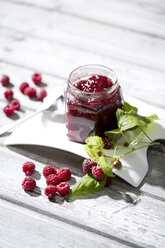 Homemade raspberry jam and raspberries, Rubus idaeus - MAEF008540