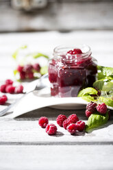 Homemade raspberry jam and raspberries, Rubus idaeus - MAEF008542