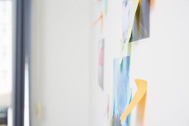 Wall with adhesive notes - STKF000923