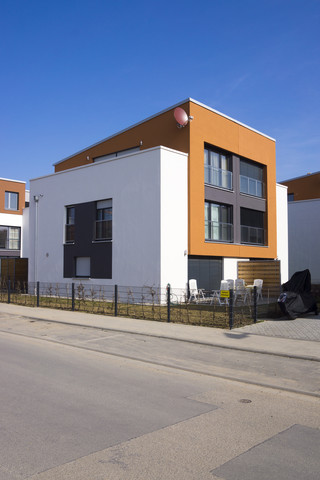 Deutschland, Hessen, Frankfurt Riedberg, Blick auf ein Einfamilienhaus, lizenzfreies Stockfoto