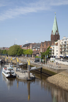 Deutschland, Bremen, Blick auf die Strandpromenade Schlachte und Martini-Landungssteg - WIF000844