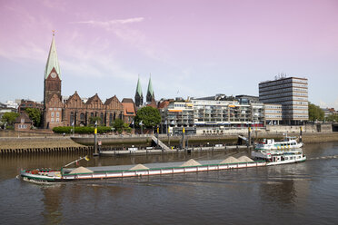 Germany, Bremen, view to Saint Martin's Church and Martini landing pier with cargo ship in front - WI000854