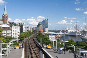 Deutschland, Hamburg, Hamburger Hafen, St. Pauli Piers, Bahnhof, Bahnsteig - RJF000206