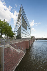 Deutschland, Hamburg, Bürogebäude am Zollkanal - RJF000208