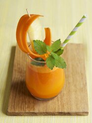 Carrot, pineapple and turmeric Smoothie - HAWF000350