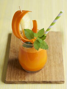 Smoothie aus Karotten, Ananas und Kurkuma - HAWF000350