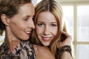 Portrait of mother and daughter - STKF001073