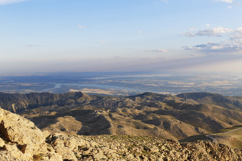 Türkei, Anatolien, Berg Nemrut, Blick auf den Atatuerk-Damm - SIEF005534