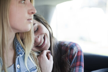 Two young women sitting on back seat of a car - FEXF000087