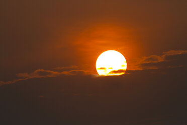 Thailand, Samut Sakhon, Sonnenuntergang - ZCF000126