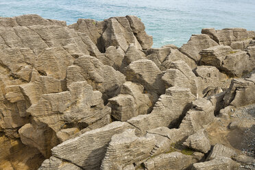 Neuseeland, Südinsel, Punakaiki, Pfannkuchenfelsen im Paparoa National Park an der Westküste - SHF001500