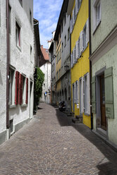 Germany, Baden-Wuerttemberg, Constance district, Constance, Oldtown, Alley with houses - ELF001097