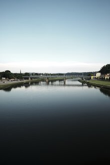 Deutschland, Sachsen, Meißen, Blick auf die Elbe - ELF001110